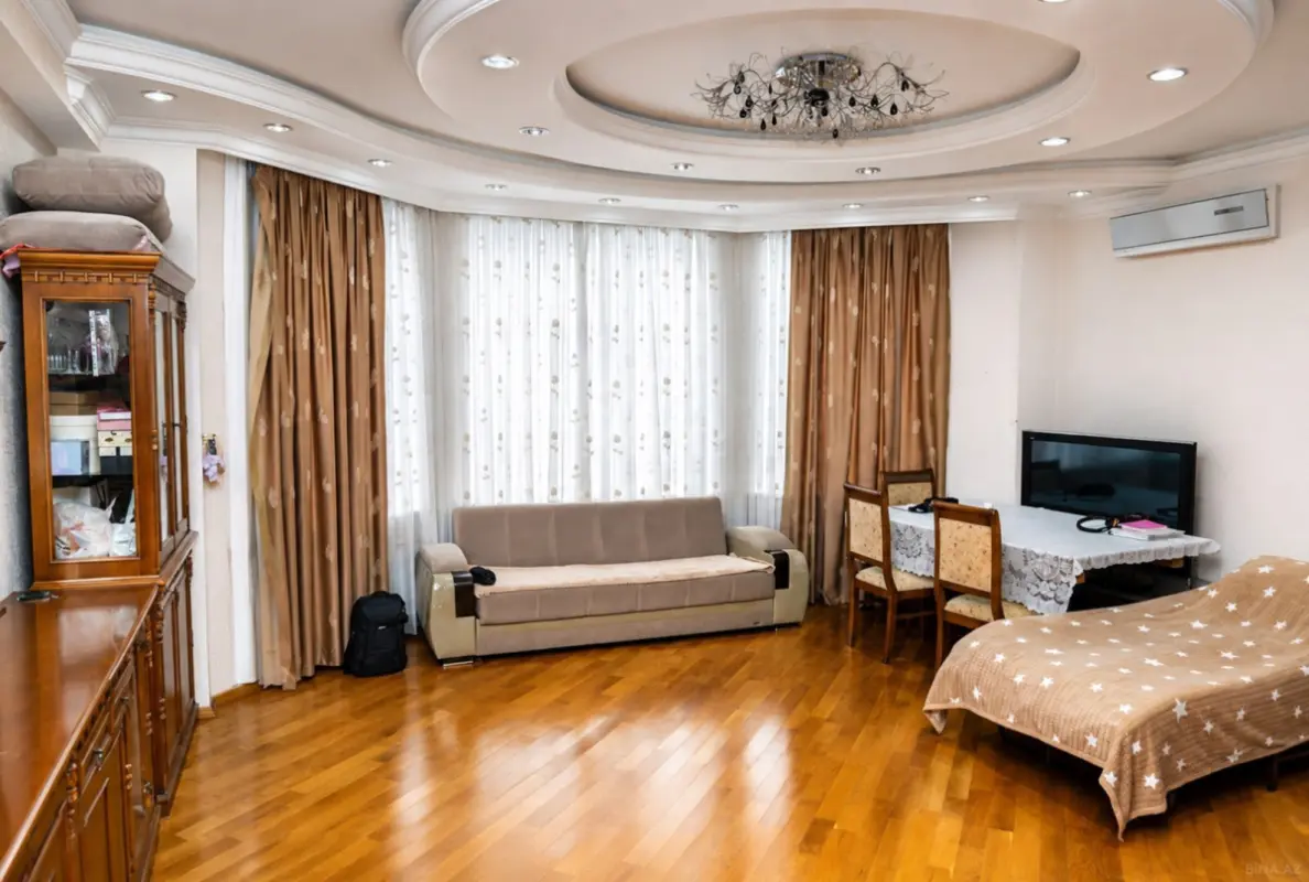 Satılır 2 otaqlı mənzil 105 m²
