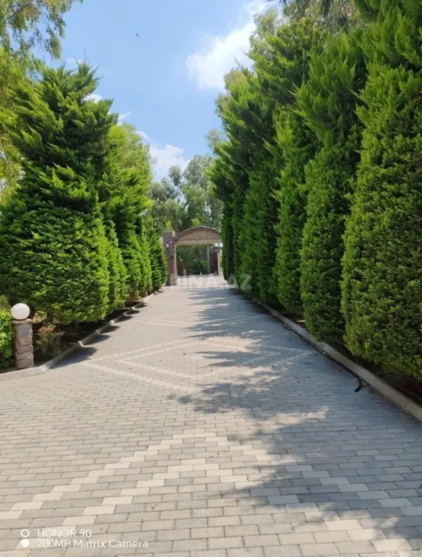 Satılır 6 otaqlı həyət evi 380 m²