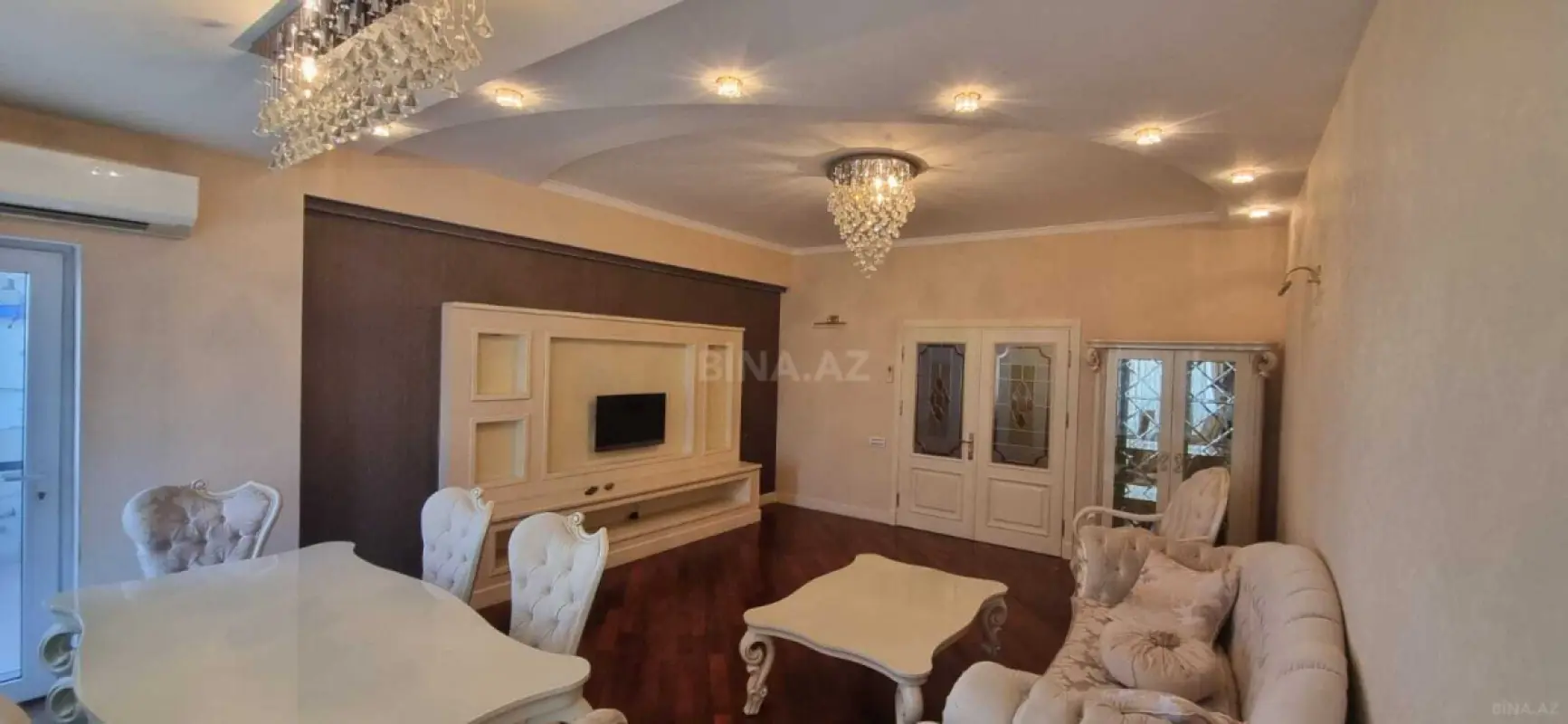 Satılır 3 otaqlı mənzil 137 m²