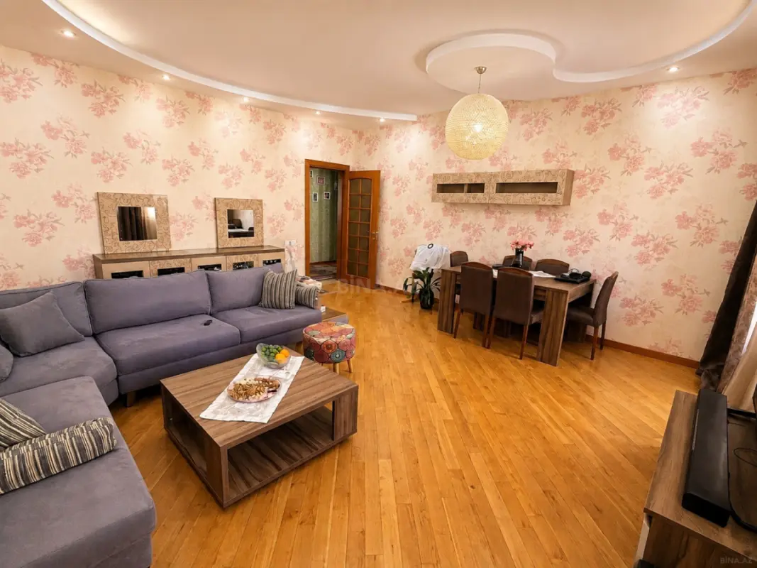 Satılır 4 otaqlı mənzil 162 m²