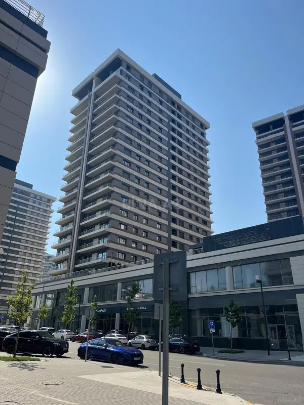 Satılır 4 otaqlı mənzil 185 m²