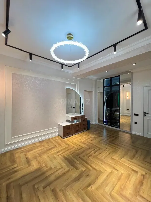 Satılır 3 otaqlı mənzil 139 m²
