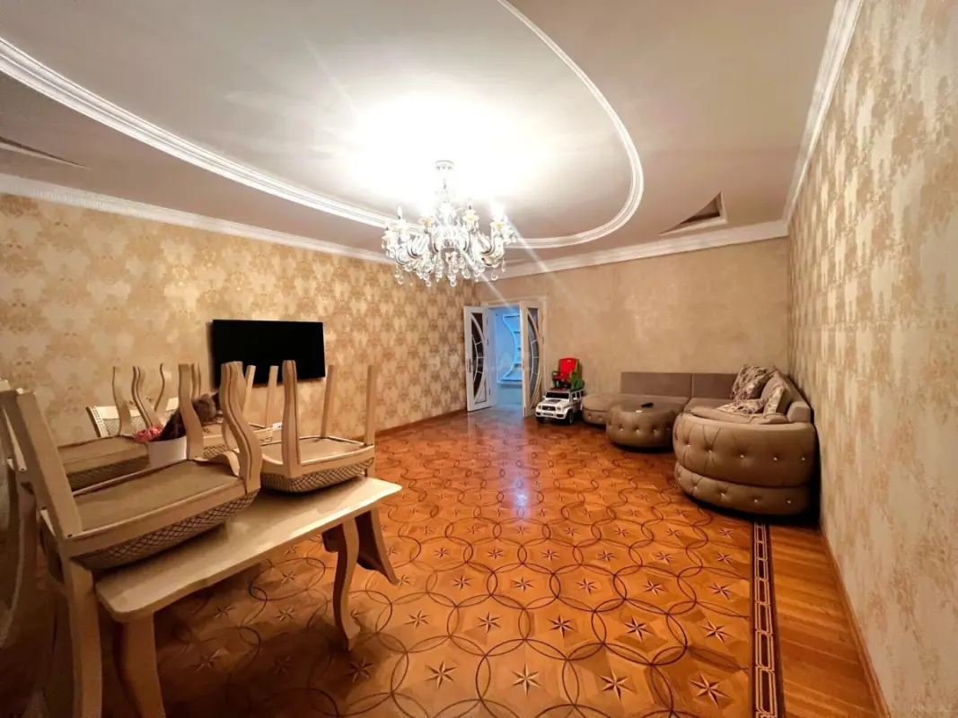 Kirayə verilir 4 otaqlı mənzil 200 m²