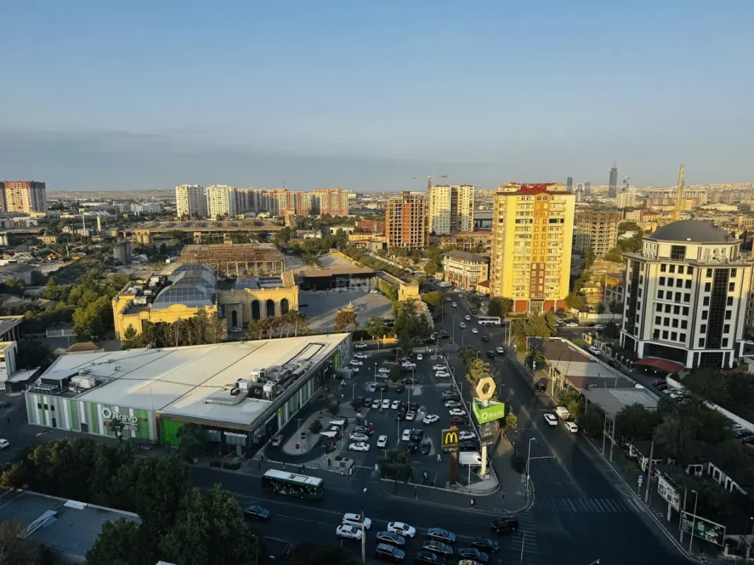 Satılır 4 otaqlı mənzil 200 m²
