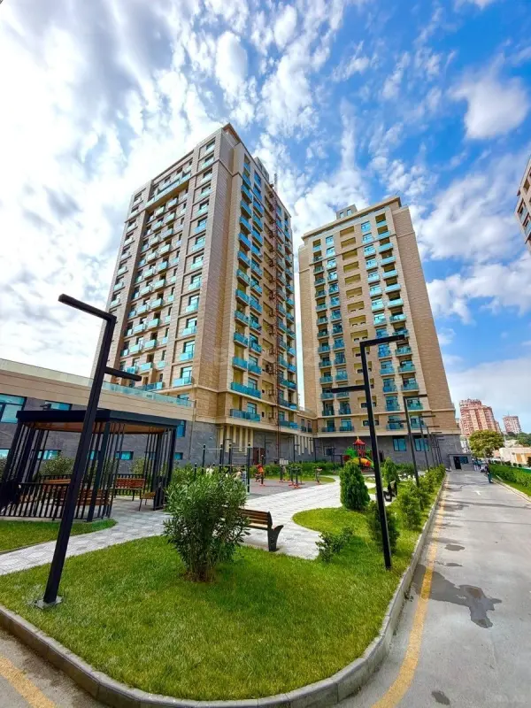 Satılır 3 otaqlı mənzil 133 m²