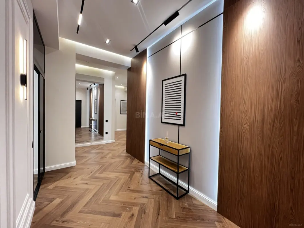 Satılır 3 otaqlı mənzil 108 m²