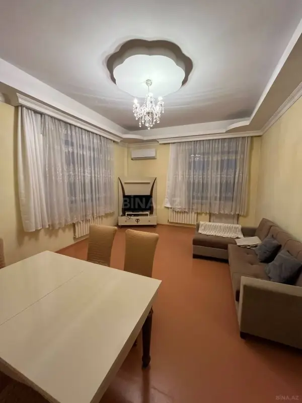 Kirayə verilir 3 otaqlı mənzil 130 m²