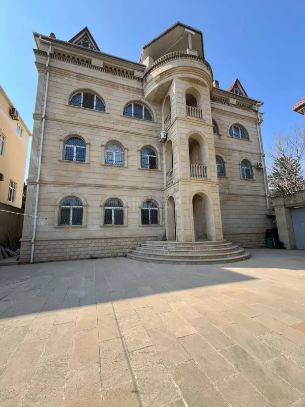 Satılır 14 otaqlı həyət evi 1000 m²