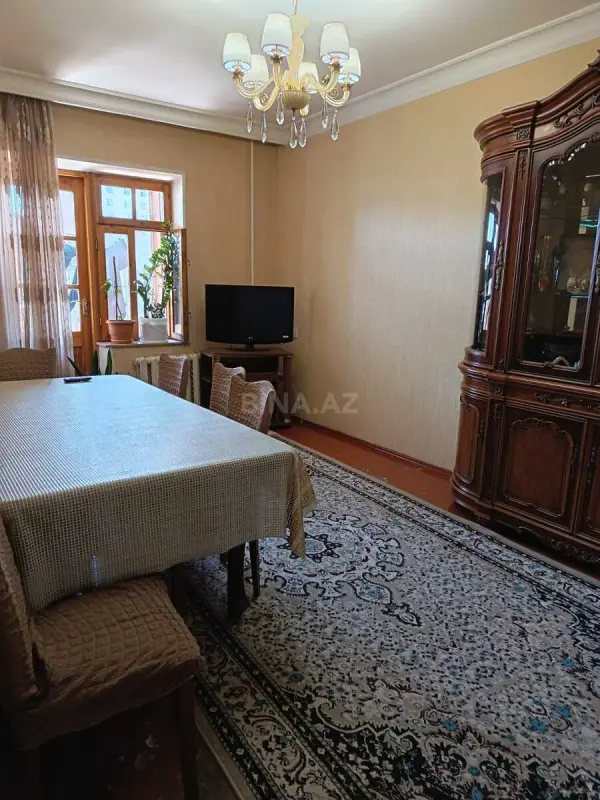 Satılır 4 otaqlı mənzil 110 m²