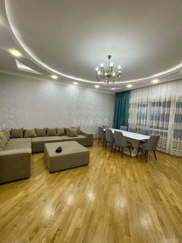 Kirayə verilir 4 otaqlı mənzil 215 m²