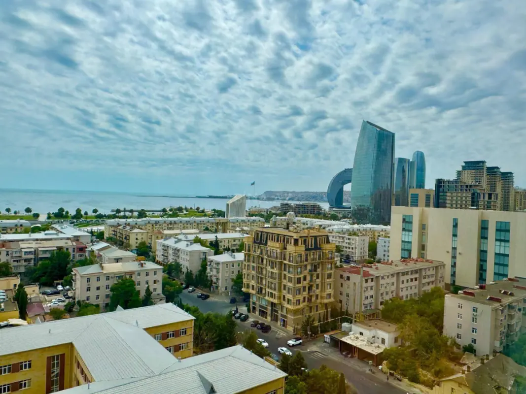 Kirayə verilir 3 otaqlı mənzil 131 m²