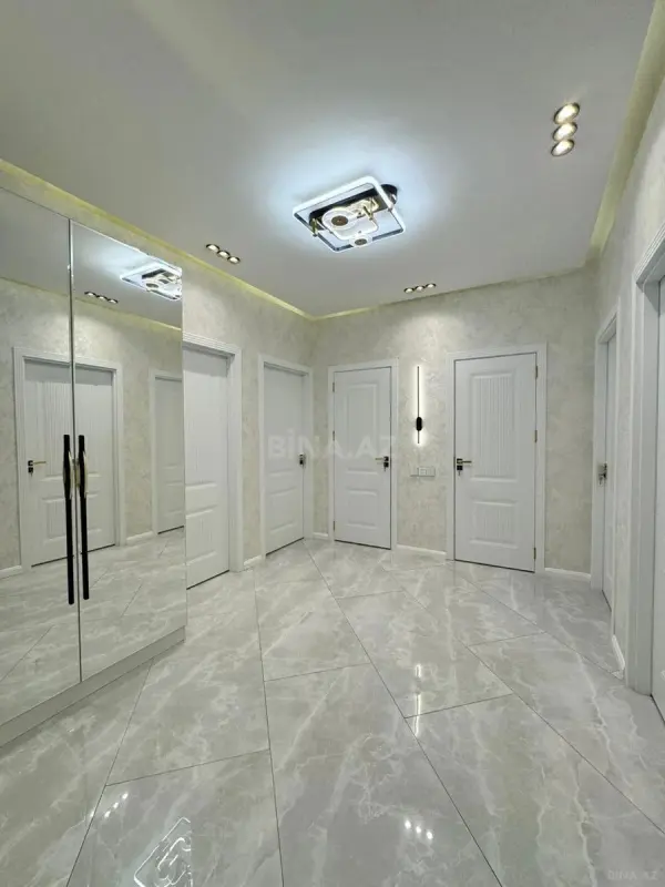 Satılır 3 otaqlı mənzil 145 m²