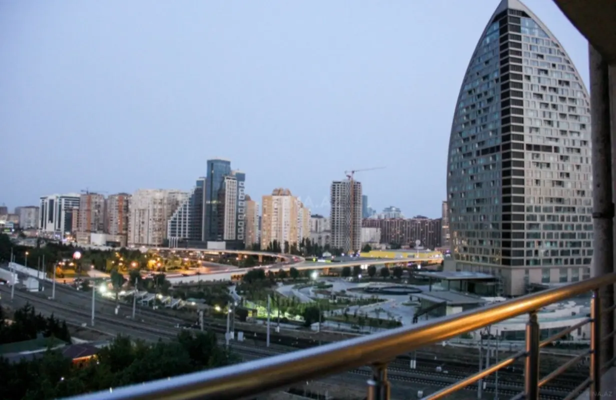 Kirayə verilir 3 otaqlı mənzil 155 m²