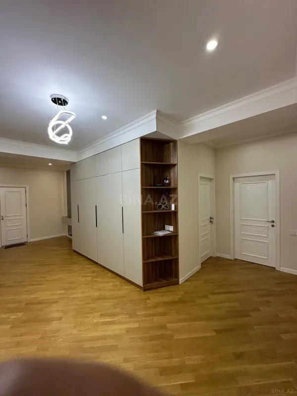 Satılır 3 otaqlı mənzil 127 m²