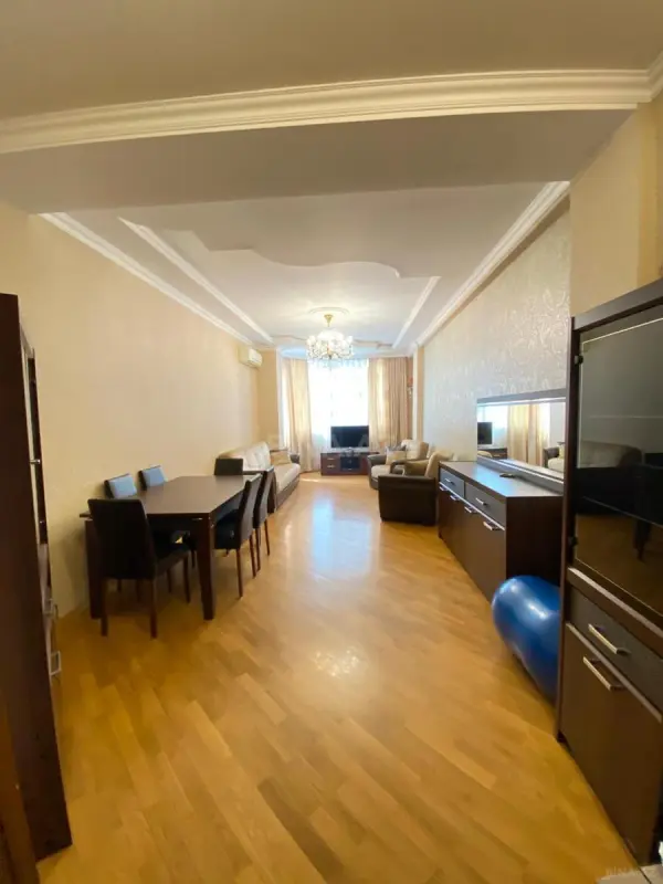 Kirayə verilir 3 otaqlı mənzil 110 m²