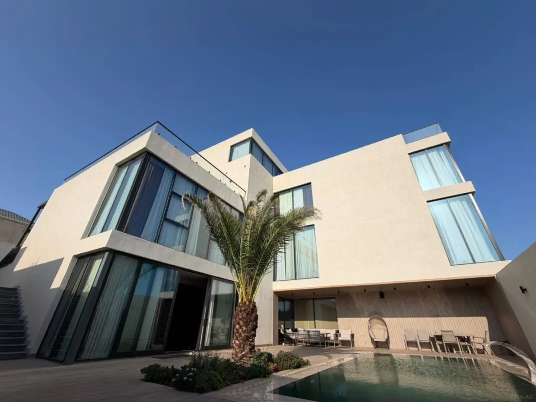 Kirayə verilir 12 otaqlı həyət evi 980 m²