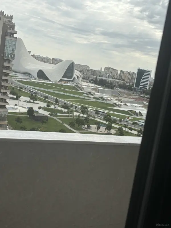 Satılır 3 otaqlı mənzil 144 m²