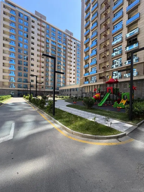 Satılır 5 otaqlı mənzil 267.5 m²