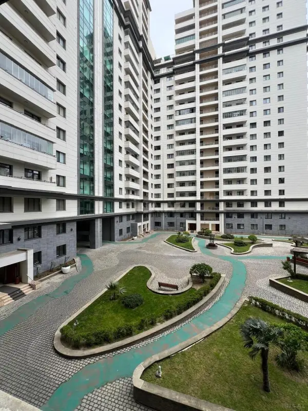 Satılır 3 otaqlı mənzil 155 m²
