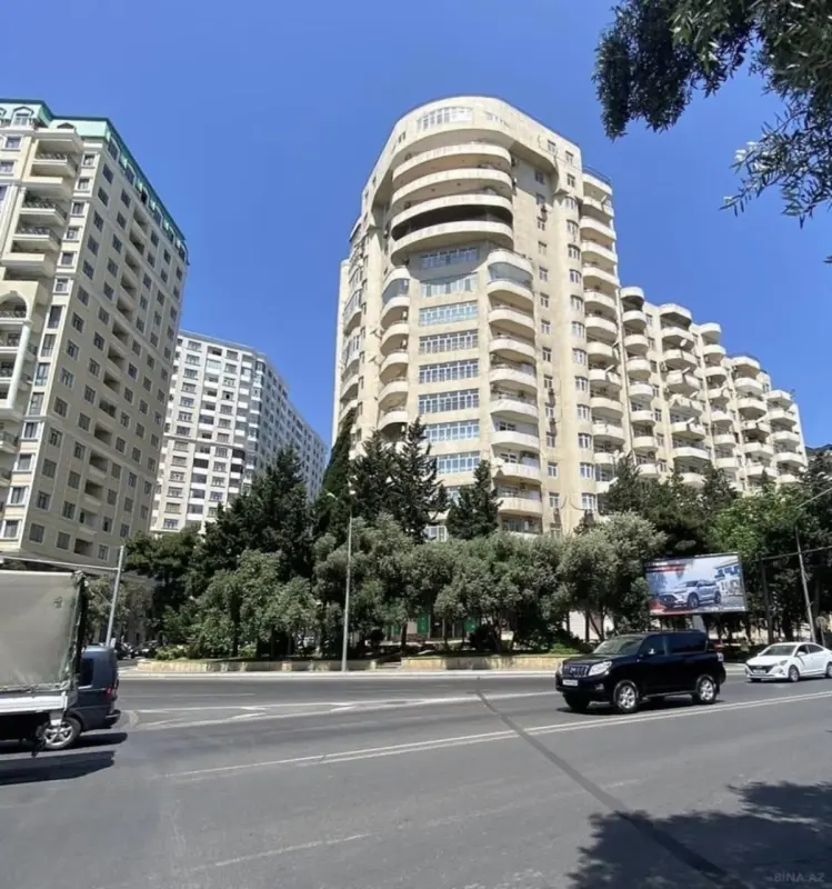Satılır 3 otaqlı mənzil 148 m²