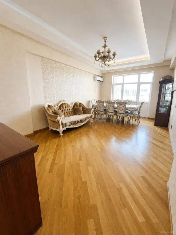 Satılır 2 otaqlı mənzil 110 m²