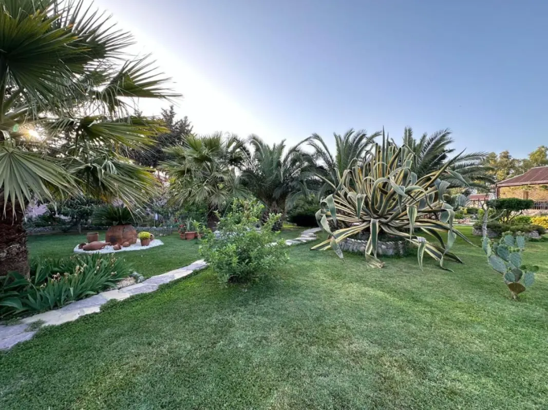 Satılır 6 otaqlı həyət evi 400 m²