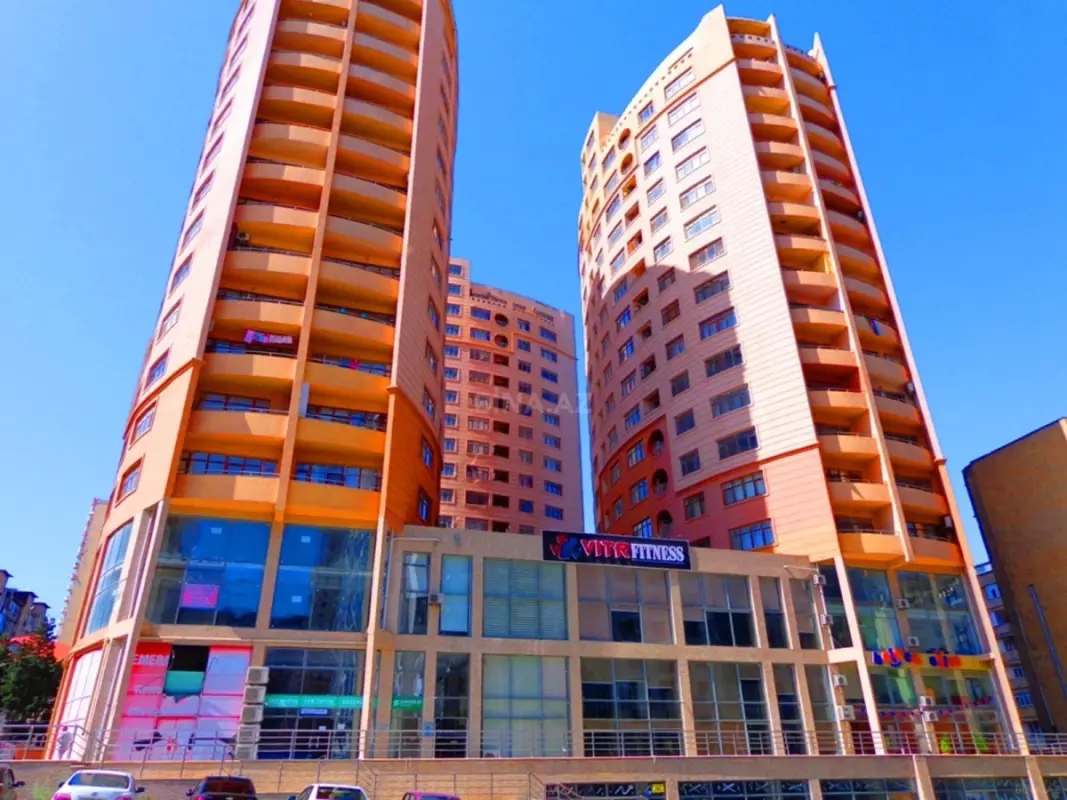Satılır 2 otaqlı mənzil 82 m²