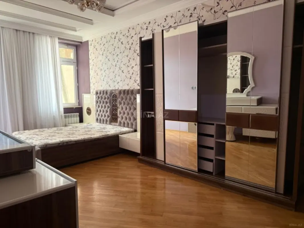 Kirayə verilir 4 otaqlı mənzil 160 m²