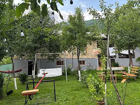 Kirayə verilir 5 otaqlı həyət evi 180 m² — Qax 5 otaq 180.00 m²