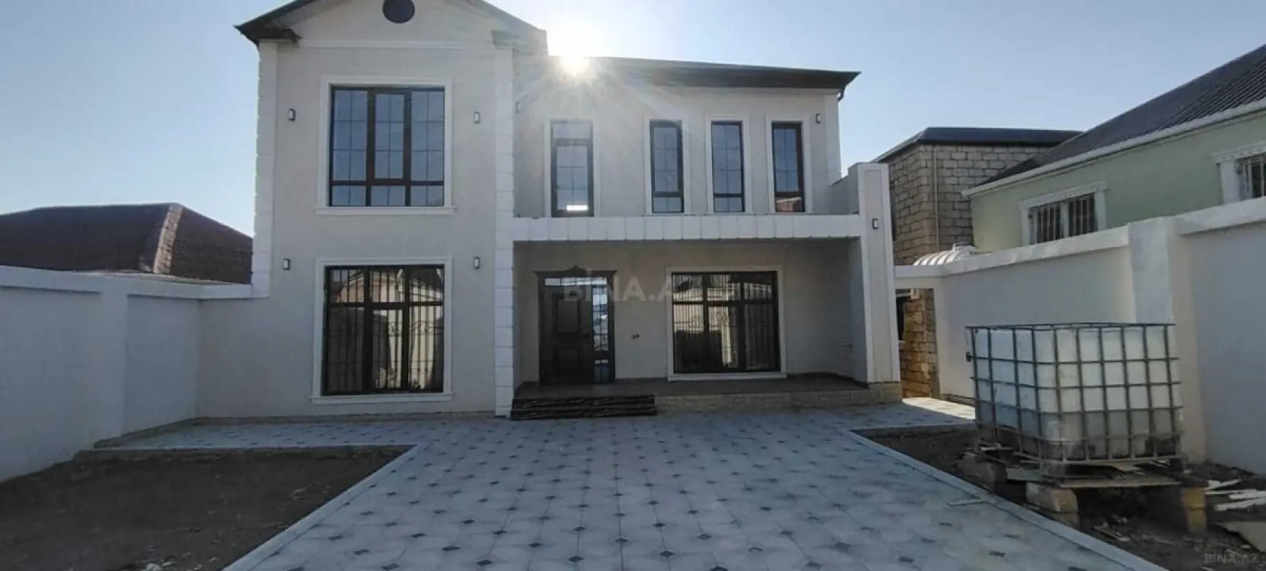 Satılır 6 otaqlı həyət evi 300 m²