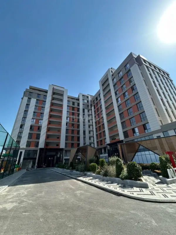 Satılır 6 otaqlı mənzil 148 m²