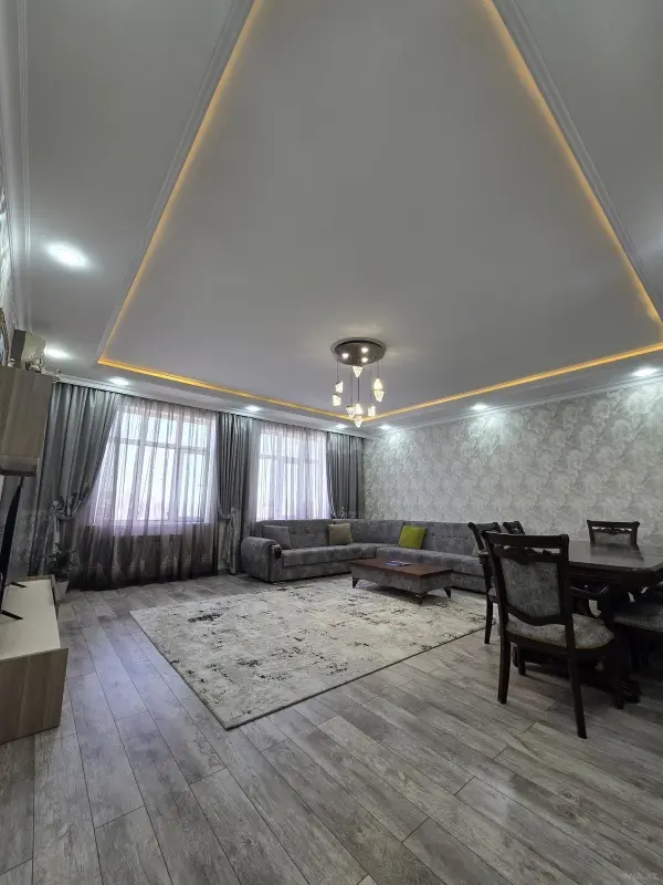 Satılır 3 otaqlı mənzil 133 m²