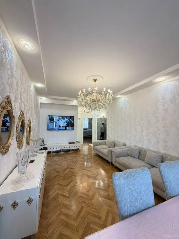 Satılır 4 otaqlı mənzil 120 m²