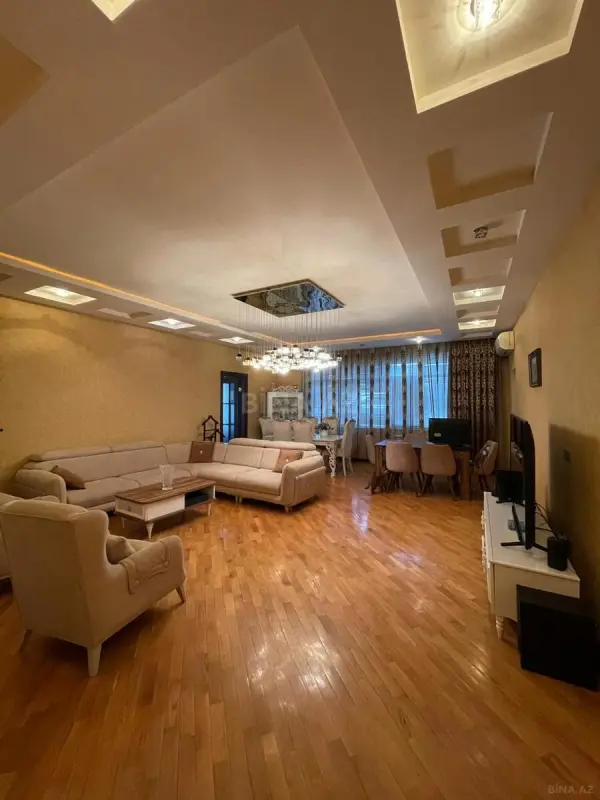 Satılır 4 otaqlı mənzil 198 m²