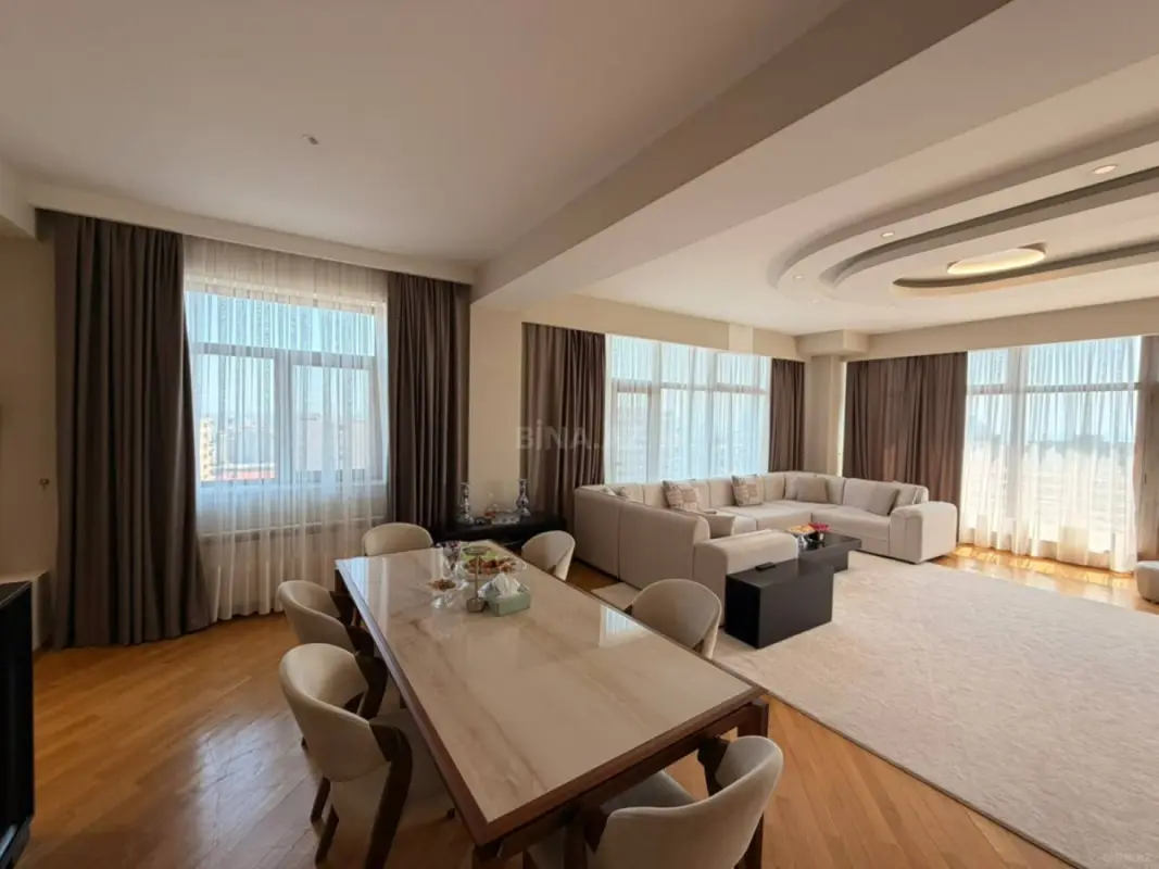 Satılır 5 otaqlı mənzil 270 m²