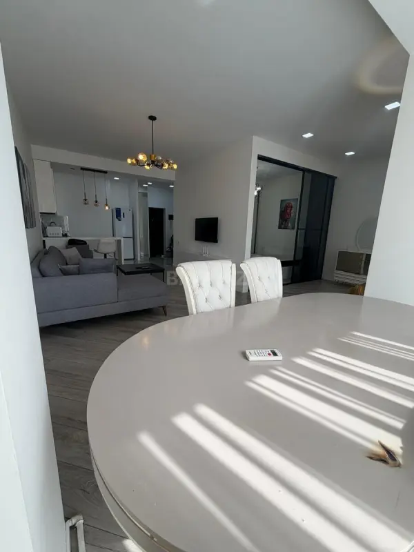 Kirayə verilir 2 otaqlı mənzil 71 m²