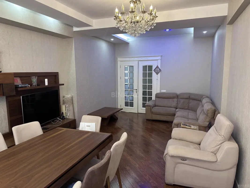 Satılır 3 otaqlı mənzil 136 m²