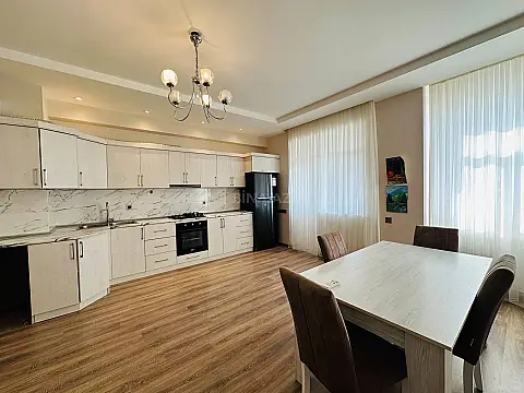 Kirayə verilir 3 otaqlı mənzil 140 m² — Bakı 3 otaq 140.00 m²