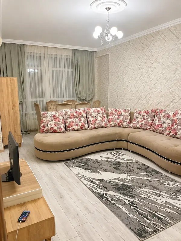 Kirayə verilir 2 otaqlı mənzil 88 m²