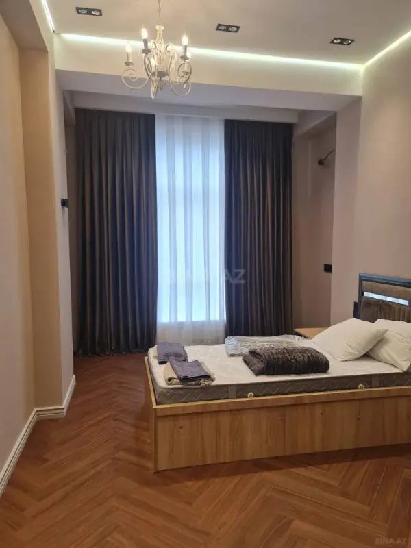 Kirayə verilir 3 otaqlı mənzil 140 m²