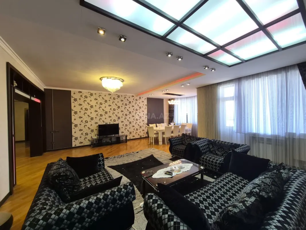 Satılır 5 otaqlı mənzil 280 m²