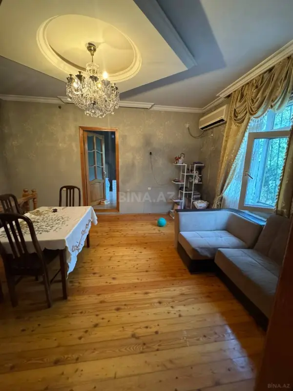 Satılır 6 otaqlı həyət evi 100 m²