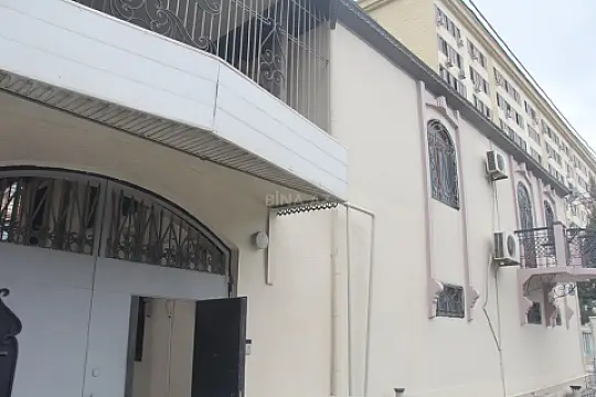 Kirayə verilir 8 otaqlı həyət evi 300 m² — Bakı, Nərimanov 8 otaq 300.00 m²