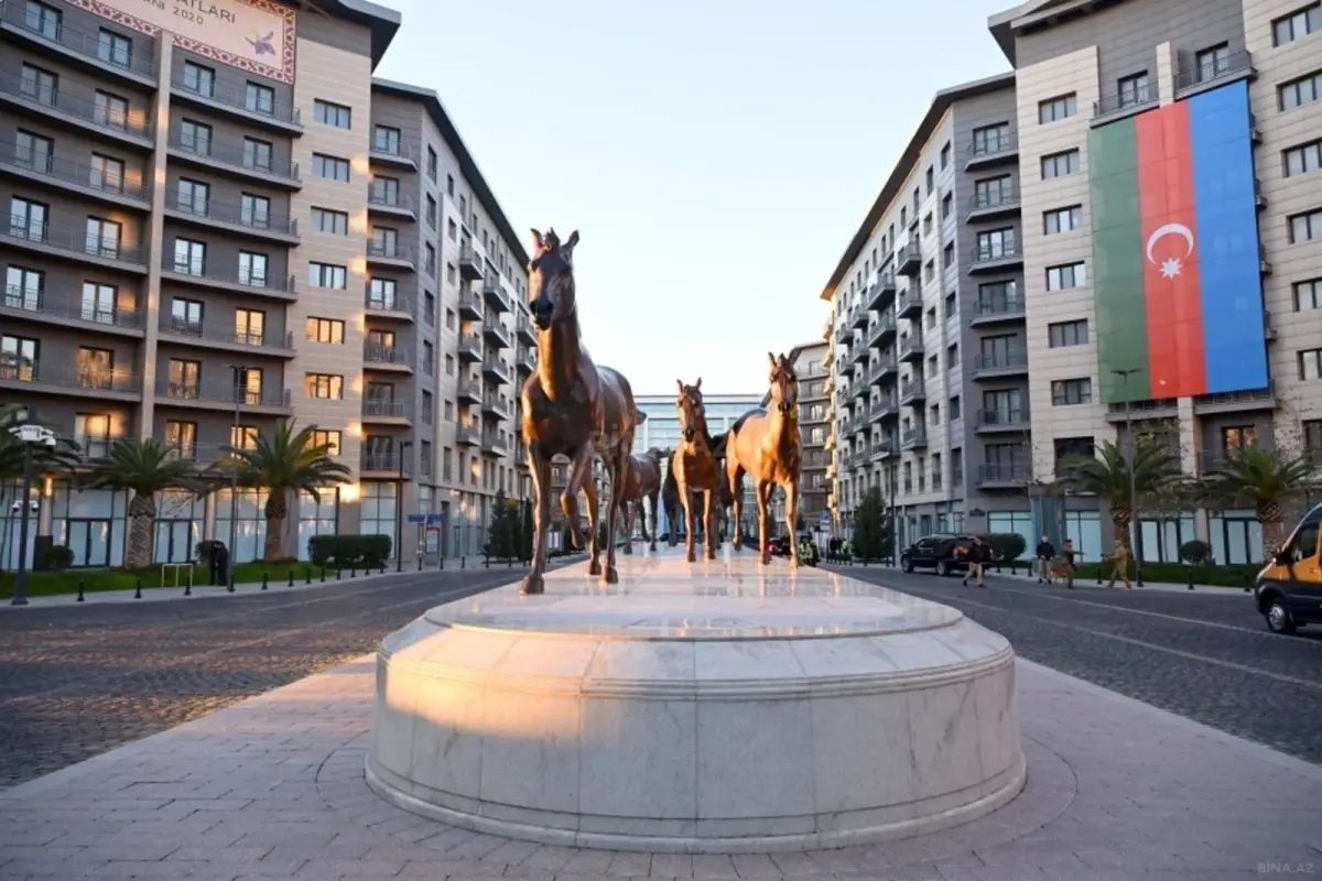 Satılır 4 otaqlı mənzil 178 m²