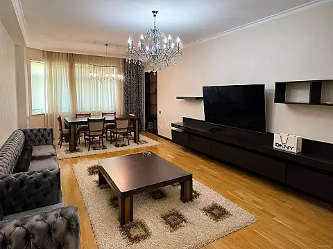 Kirayə verilir 4 otaqlı mənzil 195 m² — Bakı, Nəsimi 4 otaq 195.00 m²