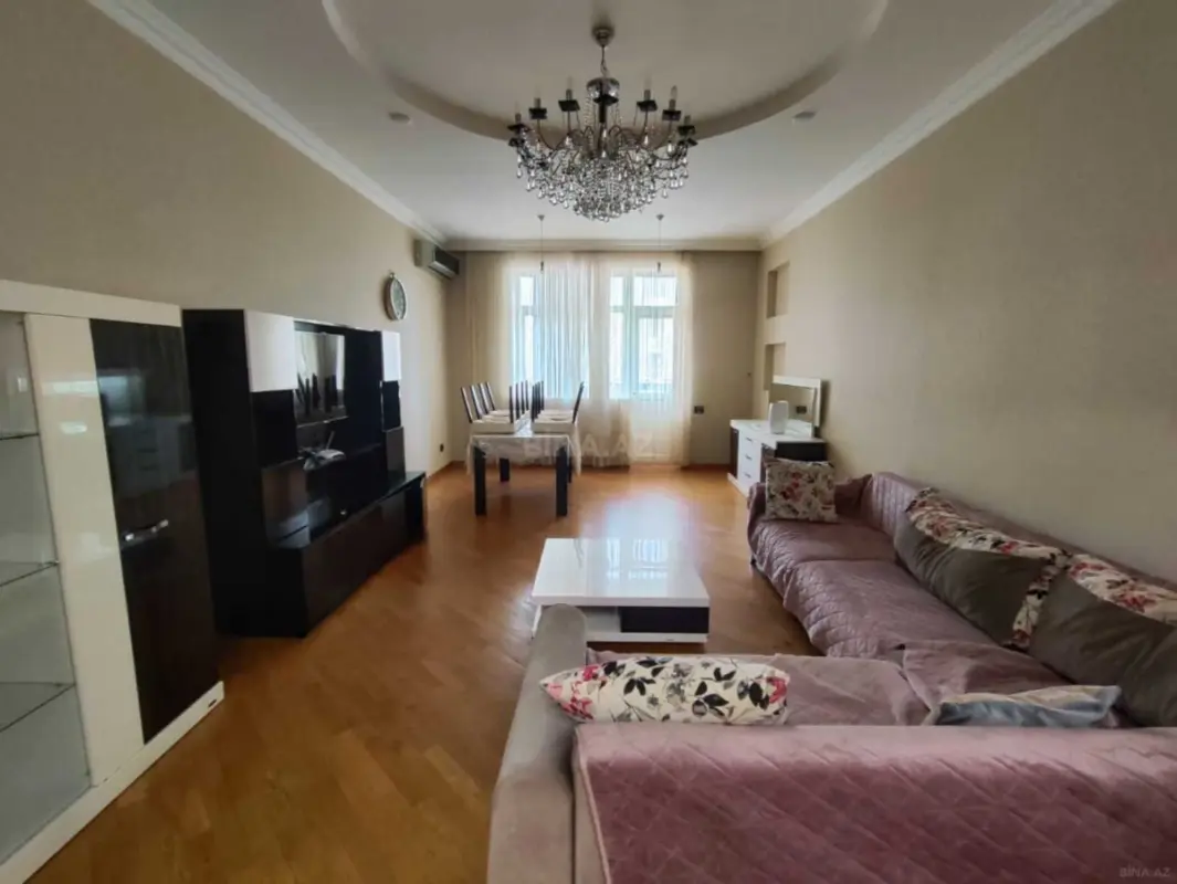 Kirayə verilir 3 otaqlı mənzil 130 m²