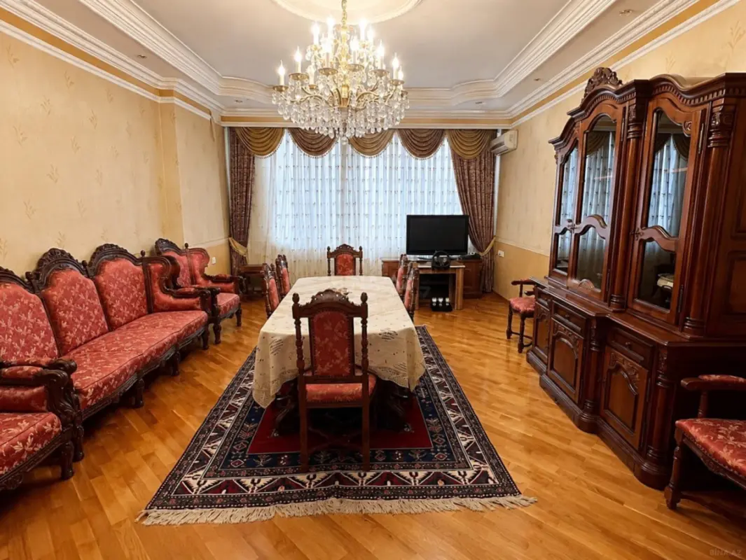Satılır 3 otaqlı mənzil 140 m²