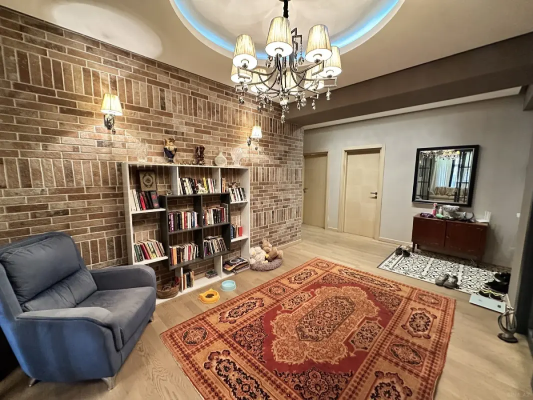 Satılır 3 otaqlı mənzil 140 m²