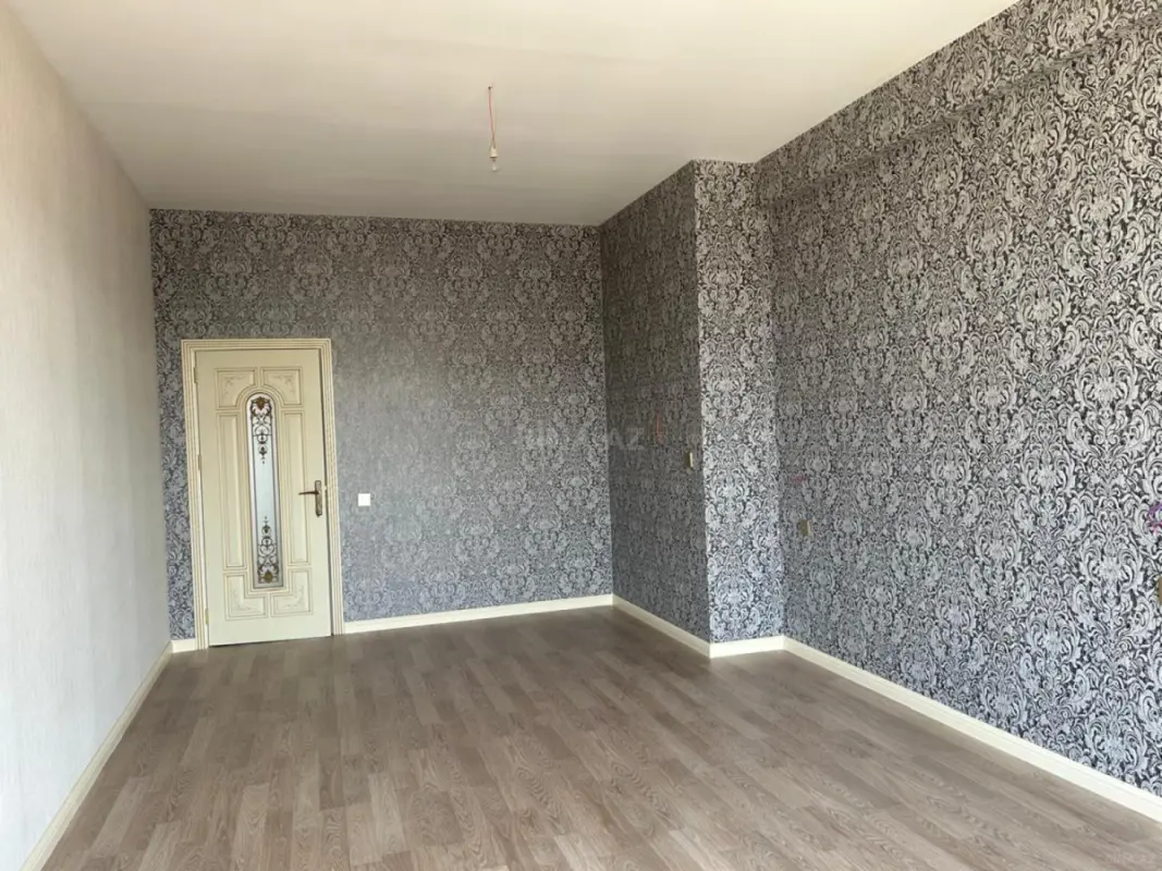 Satılır 4 otaqlı mənzil 172 m²