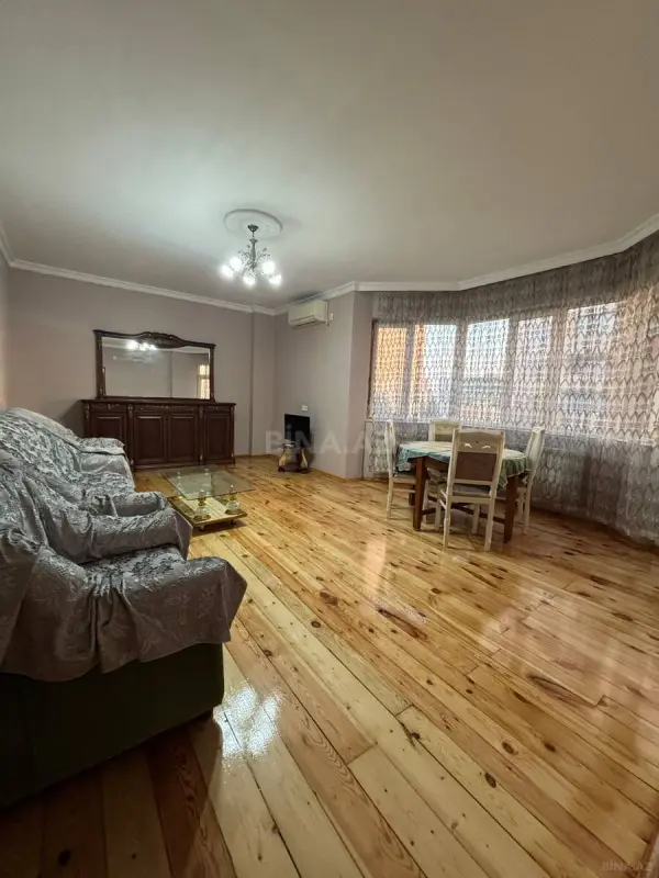 Kirayə verilir 3 otaqlı mənzil 116 m²